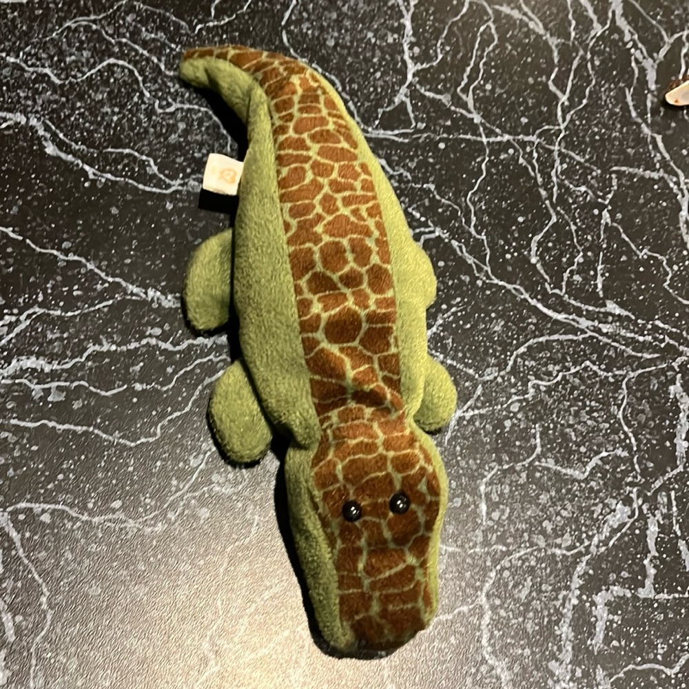 Ally the Ty beanie baby alligator. Excellent used condition.